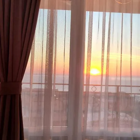 Апартаменти Rea Sea Breeze *