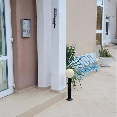 Апартаменти Rea Sea Breeze